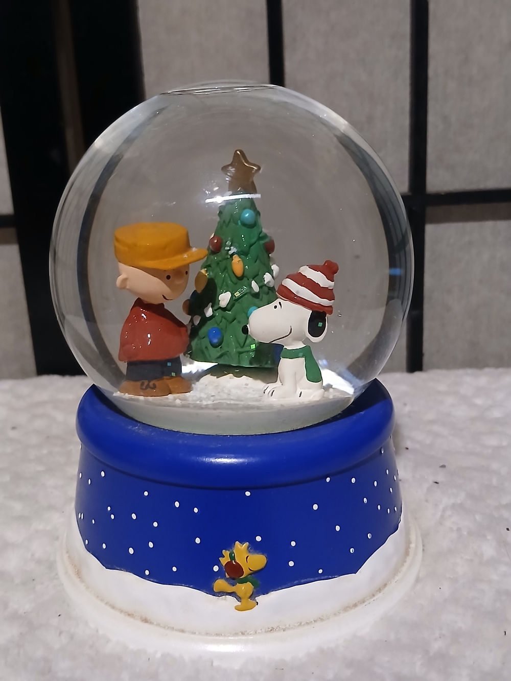 Hallmark Vintage 50th ANNIVERSARY Peanuts Musical Snow Globe